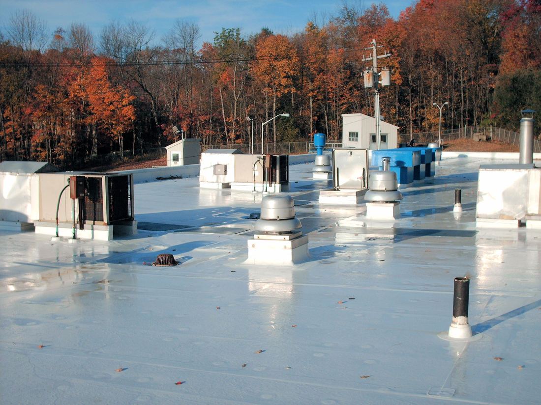 Commercial flat roof replacement with rubber membrane